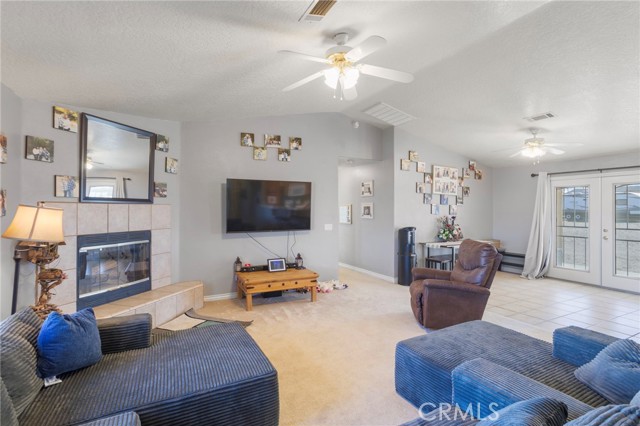 4265 Camellia, Phelan CA: https://media.crmls.org/medias/d9817af7-a57d-4258-baf2-4e3f16a96203.jpg