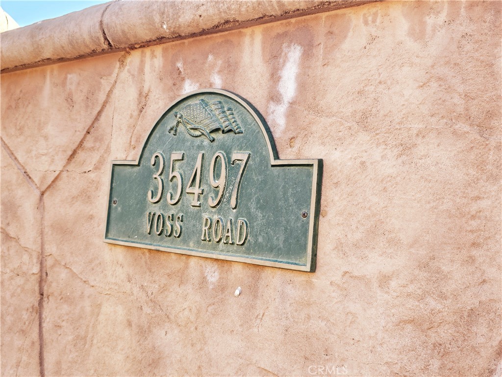 https://media.crmls.org/medias/d9842fb8-28a0-49dd-98a7-90952093b126.jpg?preset=X-Large