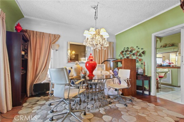 2048 W 68th Street, Los Angeles CA: https://media.crmls.org/medias/d984a62b-4e37-45de-aea9-c4955d187047.jpg