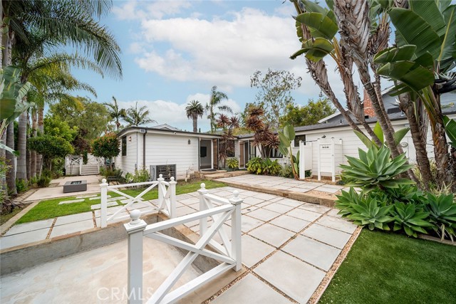411 Poplar Street, Laguna Beach CA: https://media.crmls.org/medias/d984b2ef-8edd-445b-8dcd-d234bfccc93c.jpg