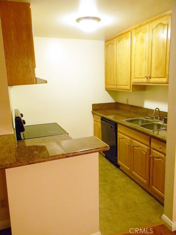 Granite Countertops and Cabinets with Soft-Close Drawers