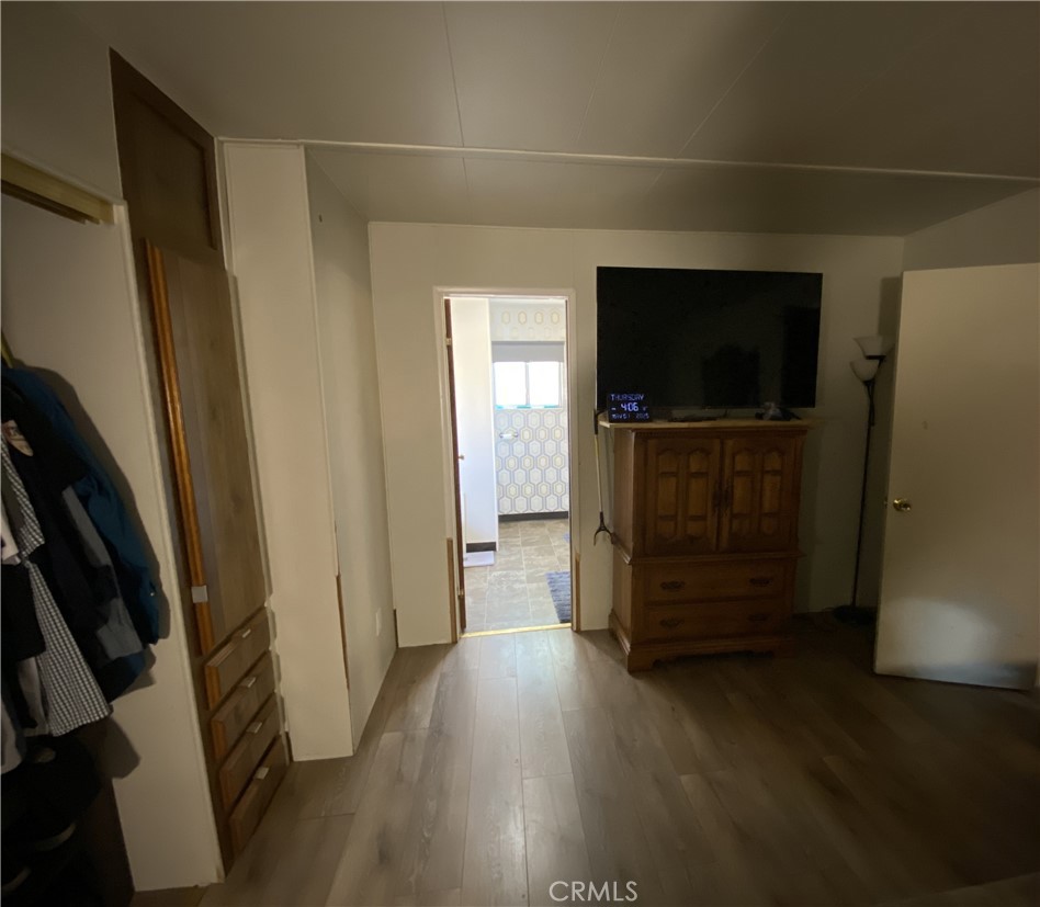 https://media.crmls.org/medias/d98764d6-d761-4158-95c5-d16b8e61c50e.jpg?preset=X-Large