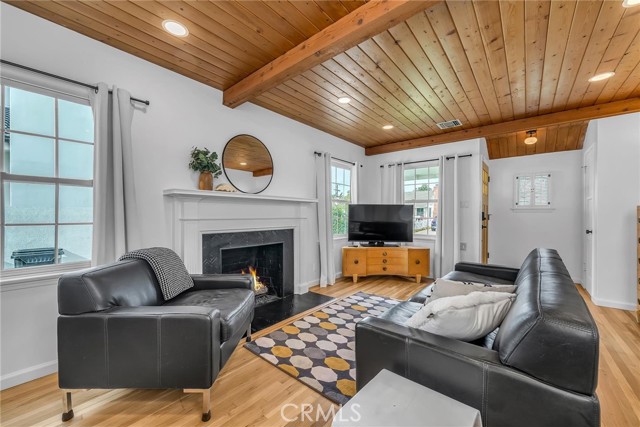 Detail Gallery Image 3 of 15 For 13958 Morrison St, Sherman Oaks,  CA 91423 - 3 Beds | 1 Baths