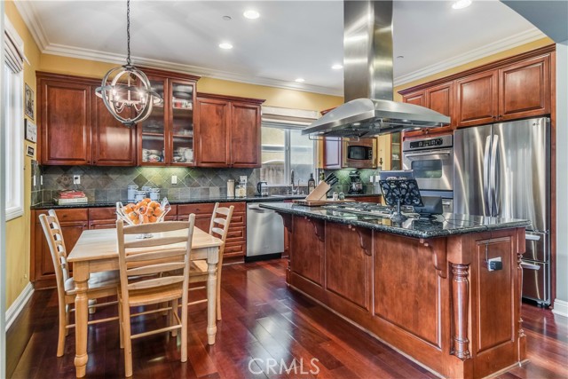 Kitchen and breakfast nook