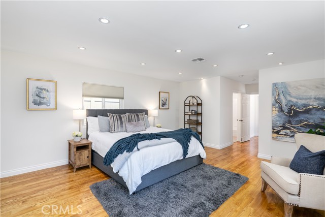 427 Stanford Road, Burbank CA: https://media.crmls.org/medias/d987f127-1eb1-4de0-8350-dae05b03a0e0.jpg