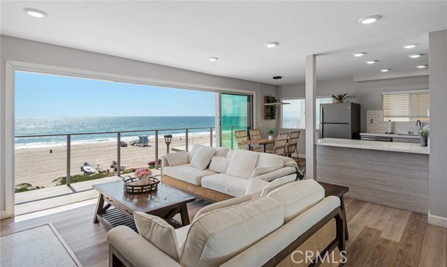 2208 The Strand, Manhattan Beach CA: https://media.crmls.org/medias/d989b689-1328-428f-9cdd-cf7f88cb5f75.jpg