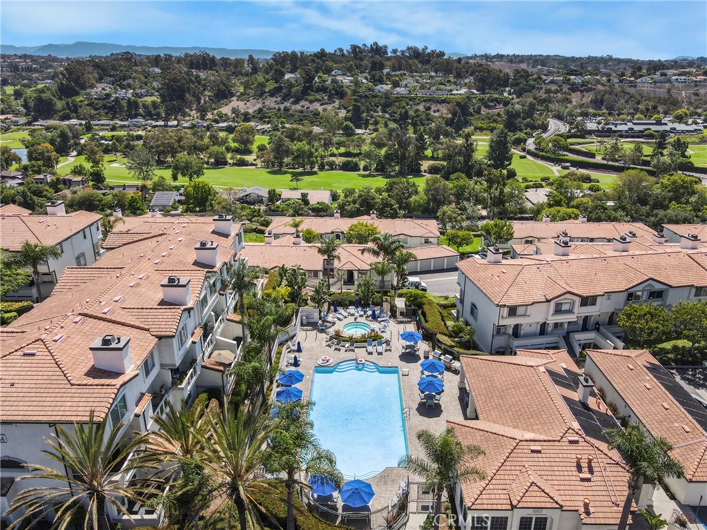 https://media.crmls.org/medias/d98a7f9a-a6f3-4027-a720-d3b32e79bc72.jpg?preset=X-Large