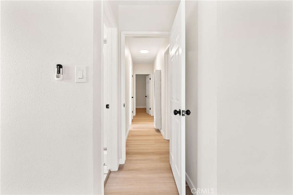 https://media.crmls.org/medias/d98aba26-26d1-4007-9b77-c0045ce7e027.jpg?preset=X-Large