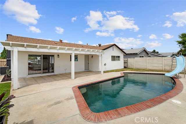 906 E Chalynn Avenue, Orange CA: https://media.crmls.org/medias/d98b2dcb-0164-44f8-95d8-1e91c8f3fe09.jpg