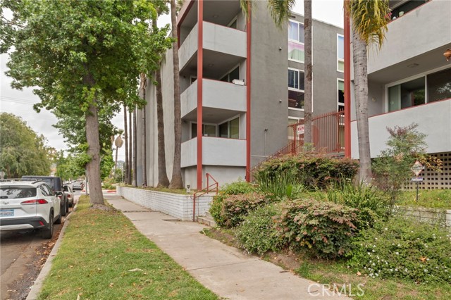 4915 Tyrone Avenue, Sherman Oaks CA: https://media.crmls.org/medias/d98c19bb-5fc1-44d0-882f-28b633502739.jpg