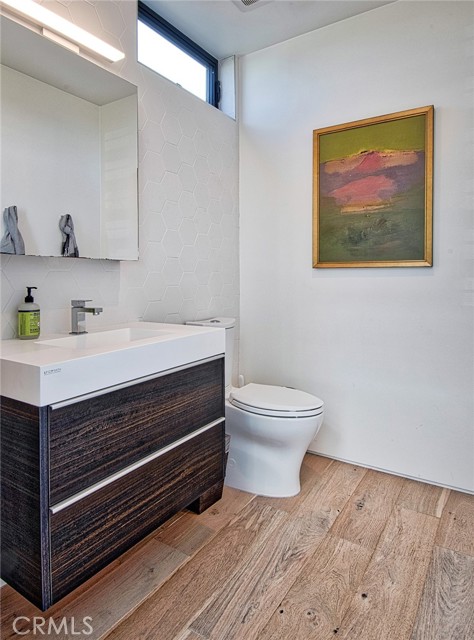 Detail Gallery Image 10 of 17 For 1045 W Balboa Blvd, Newport Beach,  CA 92661 - 3 Beds | 2/1 Baths