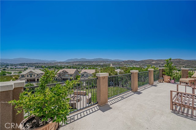 22348 Driftwood Court, Saugus CA: https://media.crmls.org/medias/d98c9dfa-634f-4c2a-8033-9fbe569aa823.jpg