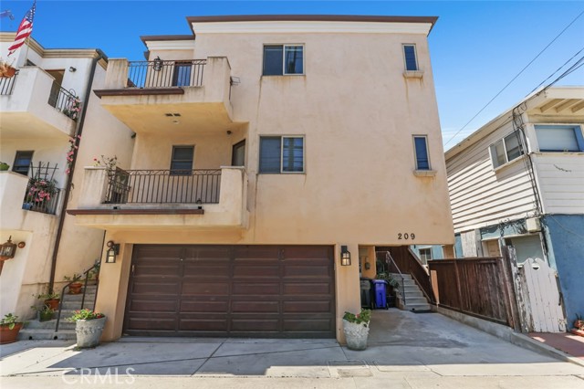 209 Crest Drive, Manhattan Beach CA: https://media.crmls.org/medias/d98ca4da-3322-4904-bfb0-07742e9112e2.jpg