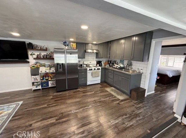 Detail Gallery Image 2 of 19 For 715 W 220th, Torrance,  CA 90502 - 2 Beds | 1 Baths