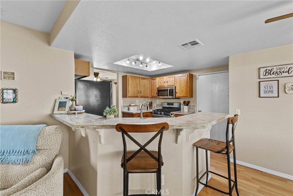https://media.crmls.org/medias/d98d8c25-1de9-4454-8347-728a78785836.jpg?preset=X-Large