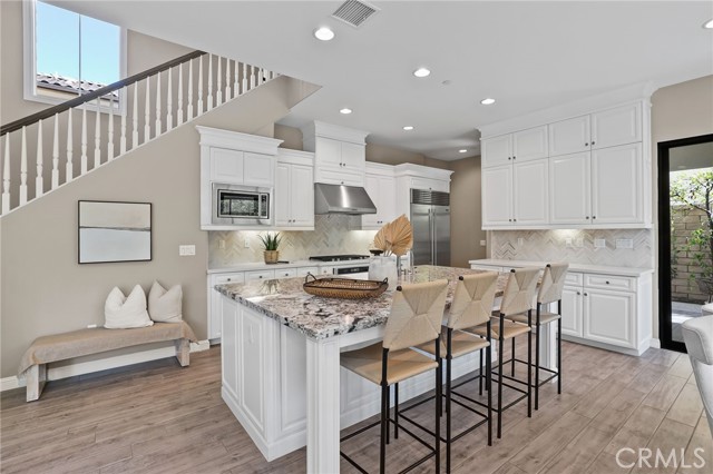 Detail Gallery Image 13 of 63 For 33 Castellana, Lake Forest,  CA 92630 - 4 Beds | 3 Baths