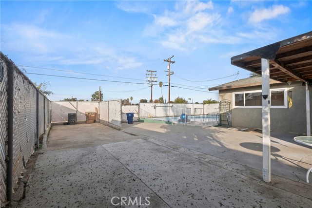 Detail Gallery Image 16 of 23 For 1320 White Ln, Bakersfield,  CA 93307 - 4 Beds | 2 Baths