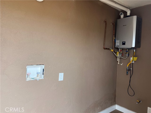 Detail Gallery Image 8 of 9 For 975 E Avenue B, Blythe,  CA 92225 - 5 Beds | 3 Baths