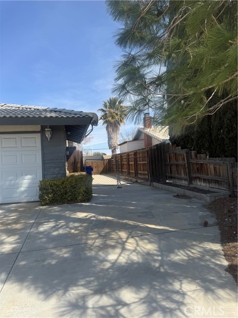 15469 Chaparral Street, Victorville CA: https://media.crmls.org/medias/d991c7c0-ebd3-448d-93ee-df7cb8b2a994.jpg