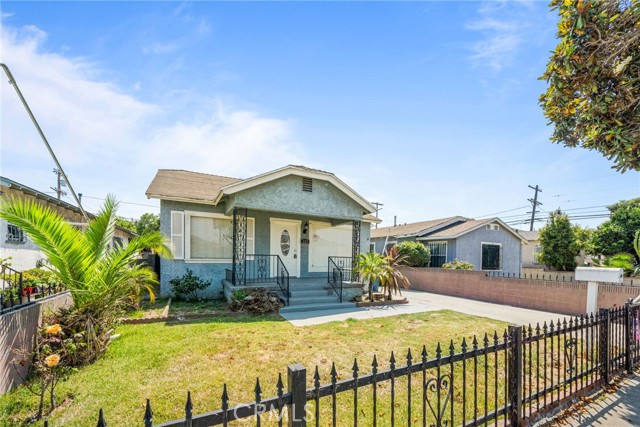 122 E 83rd Street, Los Angeles CA: https://media.crmls.org/medias/d9923136-99cf-4f11-b6e5-0a7d98ad7fe3.jpg