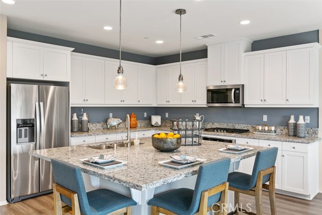 Detail Gallery Image 10 of 37 For 30253 Big Country, Menifee,  CA 92584 - 4 Beds | 3 Baths