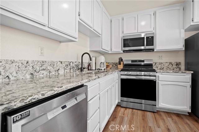 Detail Gallery Image 21 of 53 For 19355 Sherman Way #41,  Reseda,  CA 91335 - 2 Beds | 2/1 Baths