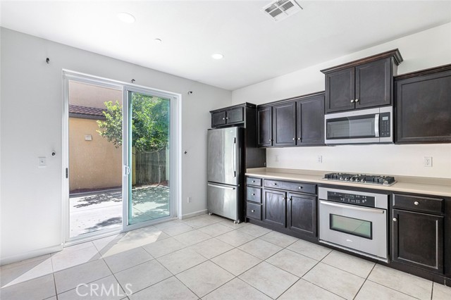 Detail Gallery Image 10 of 28 For 1587 N Strada Way, Clovis,  CA 93619 - 3 Beds | 2/1 Baths
