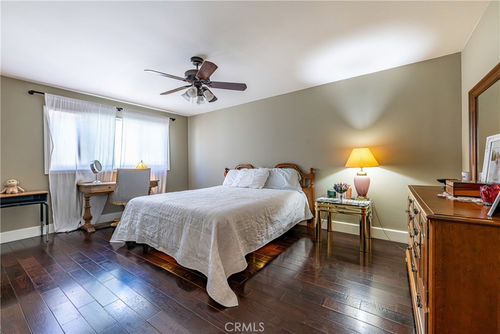 https://media.crmls.org/medias/d992fbef-cdf1-4769-a2c0-15d378586458.jpg?preset=X-Large