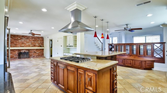 20931 Avenida Amapola, Lake Forest CA: https://media.crmls.org/medias/d99320f9-577b-4b15-9b1f-acfc34c15f3f.jpg