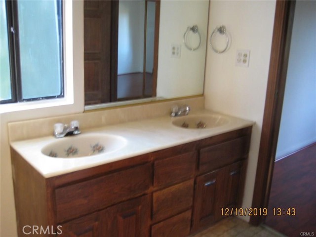 5931 CORBIN Avenue, Tarzana CA: https://media.crmls.org/medias/d9932f74-4fe1-418c-a8ea-5506c274b970.jpg