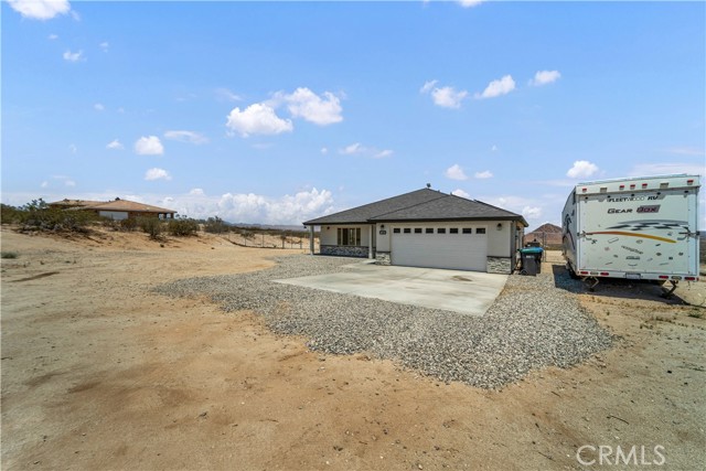 10715 Wilson Drive, California City CA: https://media.crmls.org/medias/d99367c3-26d3-4350-a4c4-7d8b44fa8544.jpg