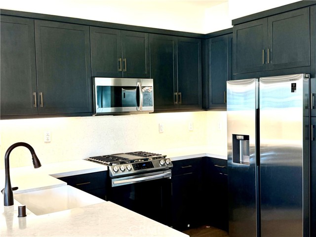 Detail Gallery Image 3 of 8 For 812 Arletta, Fullerton,  CA 92835 - 2 Beds | 2 Baths