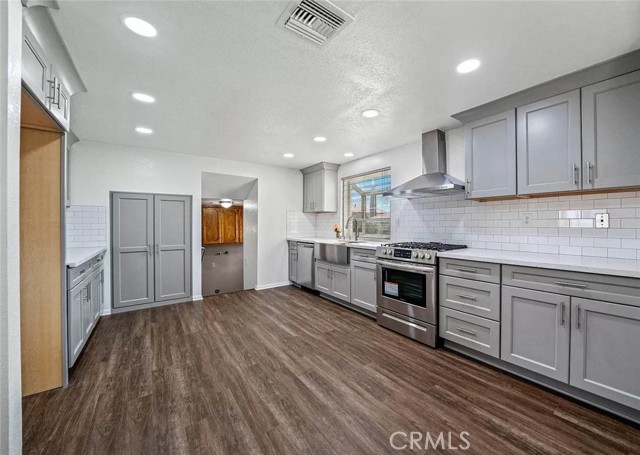 Detail Gallery Image 5 of 14 For 39812 Golfers, Palmdale,  CA 93551 - 5 Beds | 3 Baths