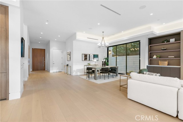 Detail Gallery Image 5 of 57 For 4532 Katherine, Sherman Oaks,  CA 91423 - 6 Beds | 6/1 Baths