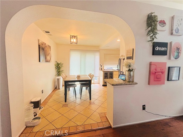300 Barrington Circle, Redlands CA: https://media.crmls.org/medias/d9961213-73be-4056-8810-e1d982e78c9c.jpg
