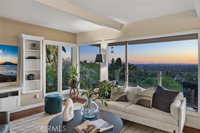 Detail Gallery Image 5 of 70 For 11385 La Vereda, North Tustin,  CA 92705 - 3 Beds | 3 Baths