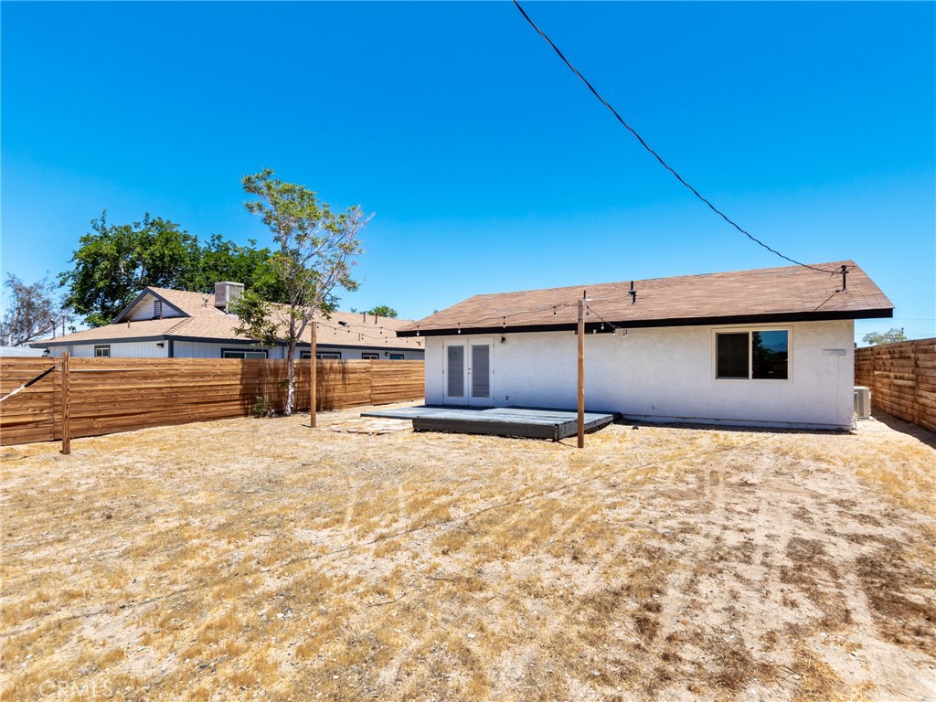 https://media.crmls.org/medias/d9982424-955f-47fb-9d27-21a2acffa51d.jpg?preset=X-Large