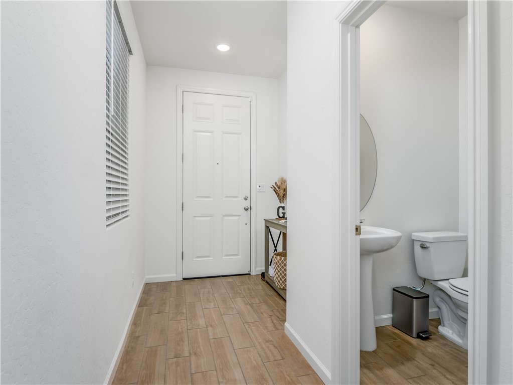 Detail Gallery Image 3 of 32 For 2276 N Columbus Dr, Fresno,  CA 93727 - 3 Beds | 2/1 Baths