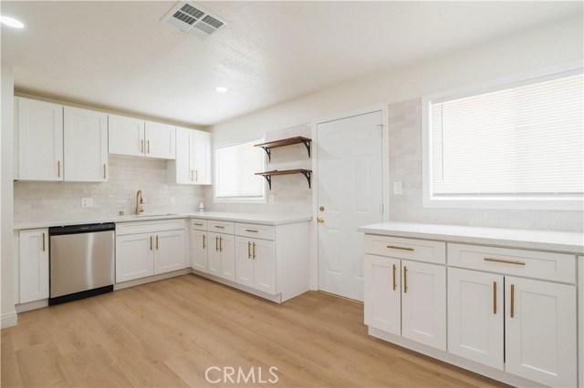 16207 Bamboo Street, La Puente CA: https://media.crmls.org/medias/d998de27-6e7a-481f-852e-00413465252b.jpg