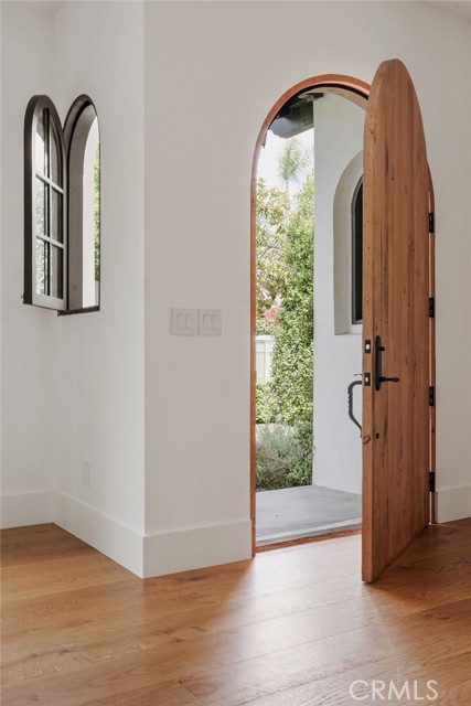 5142 Brynhurst Avenue, Los Angeles CA: https://media.crmls.org/medias/d999942a-84e4-435b-ad4a-c6b9799b9ee6.jpg