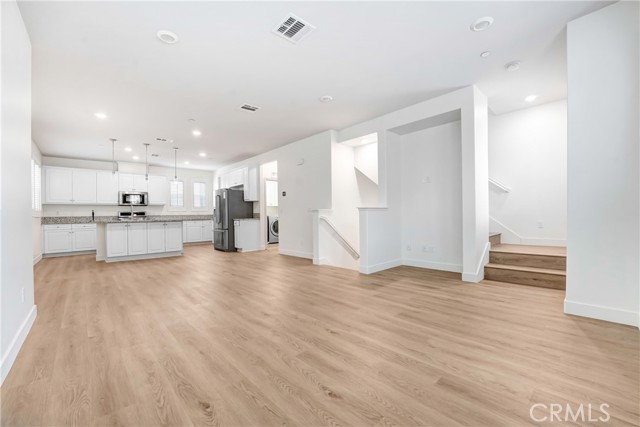 Detail Gallery Image 5 of 15 For 7209 N Chestnut, Van Nuys,  CA 91405 - 3 Beds | 3 Baths