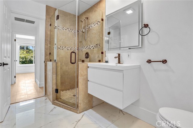 Detail Gallery Image 15 of 31 For 24045 Philiprimm St, Woodland Hills,  CA 91367 - 8 Beds | 5 Baths