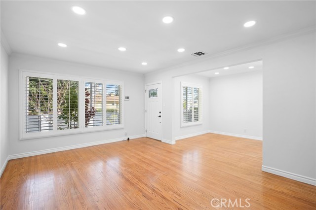 Detail Gallery Image 6 of 30 For 6637 Capps, Reseda,  CA 91335 - 3 Beds | 2/1 Baths