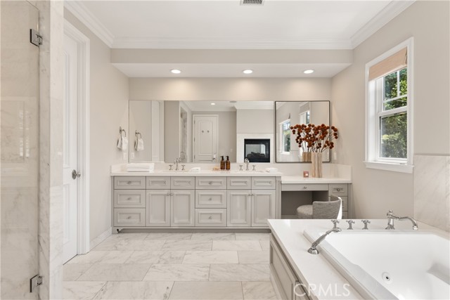 Detail Gallery Image 17 of 33 For 4330 Bellaire Ave, Studio City,  CA 91604 - 5 Beds | 4/1 Baths