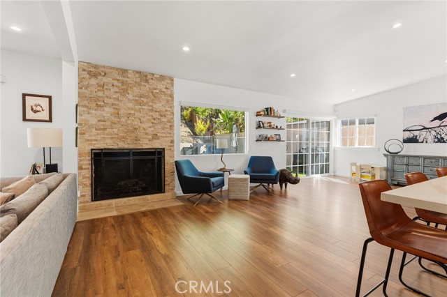 22926 Cass Avenue photo 8