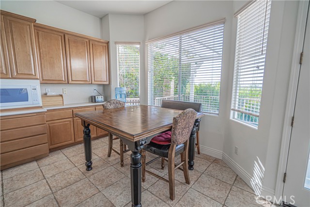Detail Gallery Image 12 of 45 For 22440 Skylake Pl, Saugus,  CA 91390 - 5 Beds | 3/1 Baths