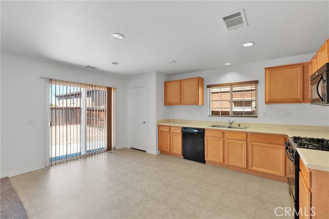 Detail Gallery Image 11 of 37 For 13102 Napa Ct, Hesperia,  CA 92344 - 5 Beds | 3 Baths