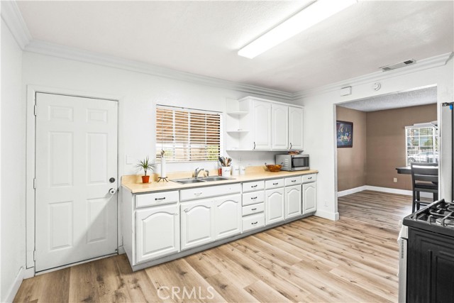 Detail Gallery Image 11 of 33 For 385 E. 17th St., San Bernardino,  CA 92404 - 3 Beds | 1 Baths