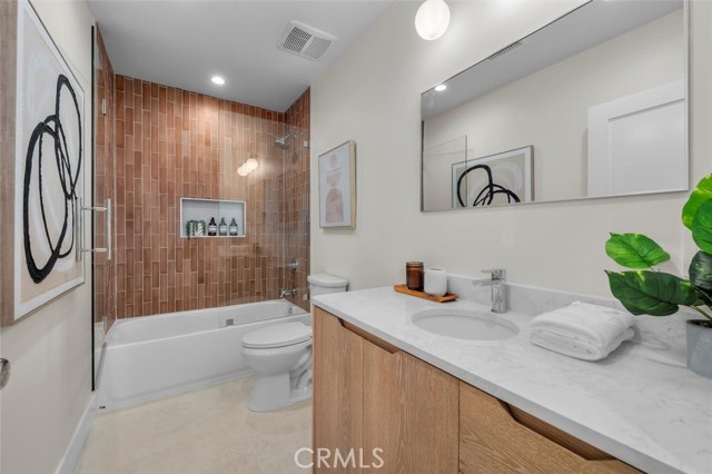 2411 Thomas Avenue, Redondo Beach CA: https://media.crmls.org/medias/d9a05bc2-5eed-40ba-99c6-c9aebad72d43.jpg