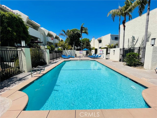 427 2nd Street, Hermosa Beach, California 90254, 3 Bedrooms Bedrooms, ,2 BathroomsBathrooms,Residential,Sold,2nd,SB22149099